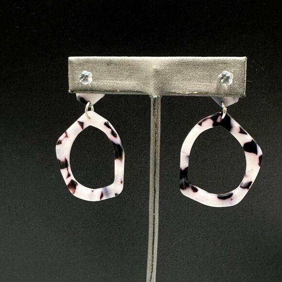 3/$30 Gray Black Acrylic Geometric Dangle Earrings Irregular Open Hoop1.75" - Picture 4 of 8